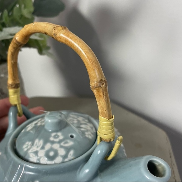 Vintage Ceramic Light Blue & White Floral Design Bamboo Handle Mini Teapot - Picture 4 of 4